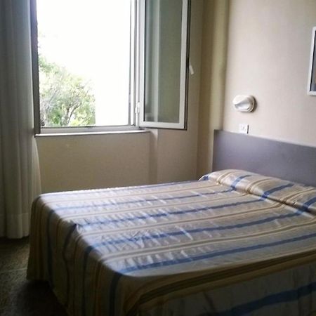 Hotel Moderno Pisa Szoba fotó
