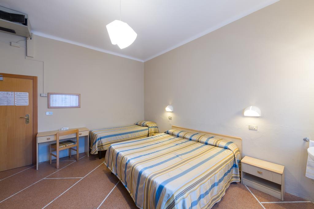 Hotel Moderno Pisa Kültér fotó