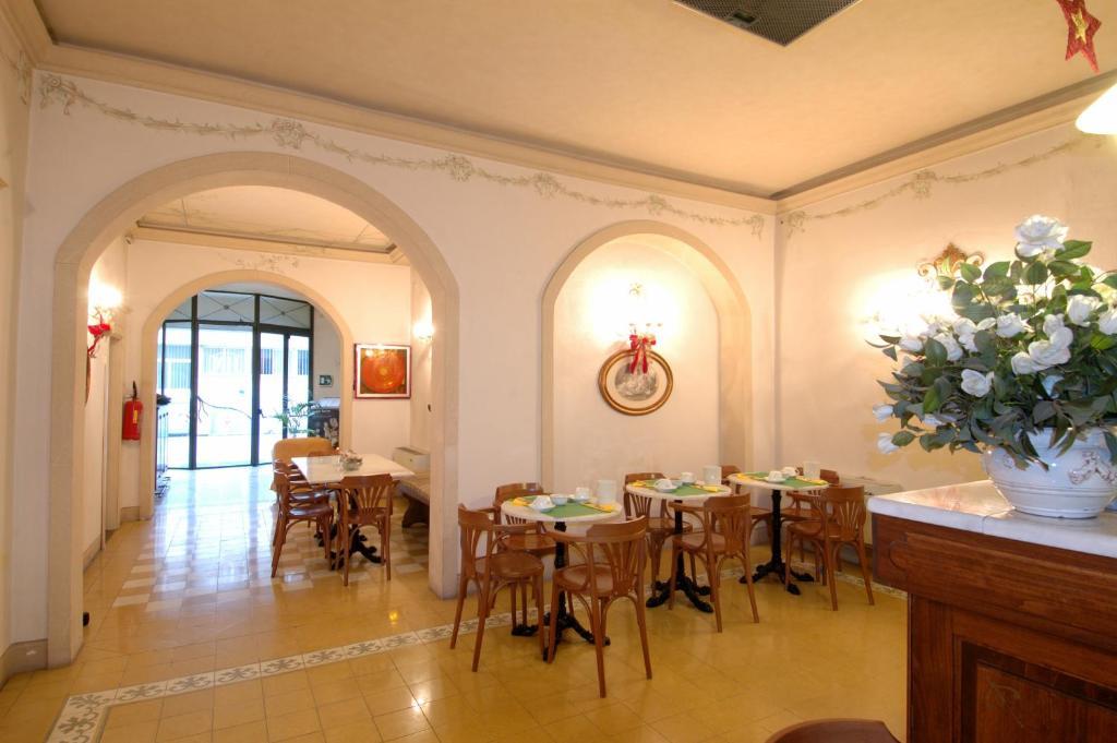 Hotel Moderno Pisa Kültér fotó