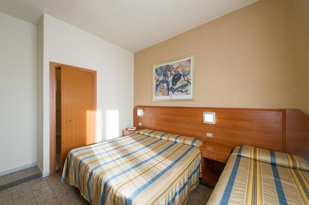 Hotel Moderno Pisa Kültér fotó