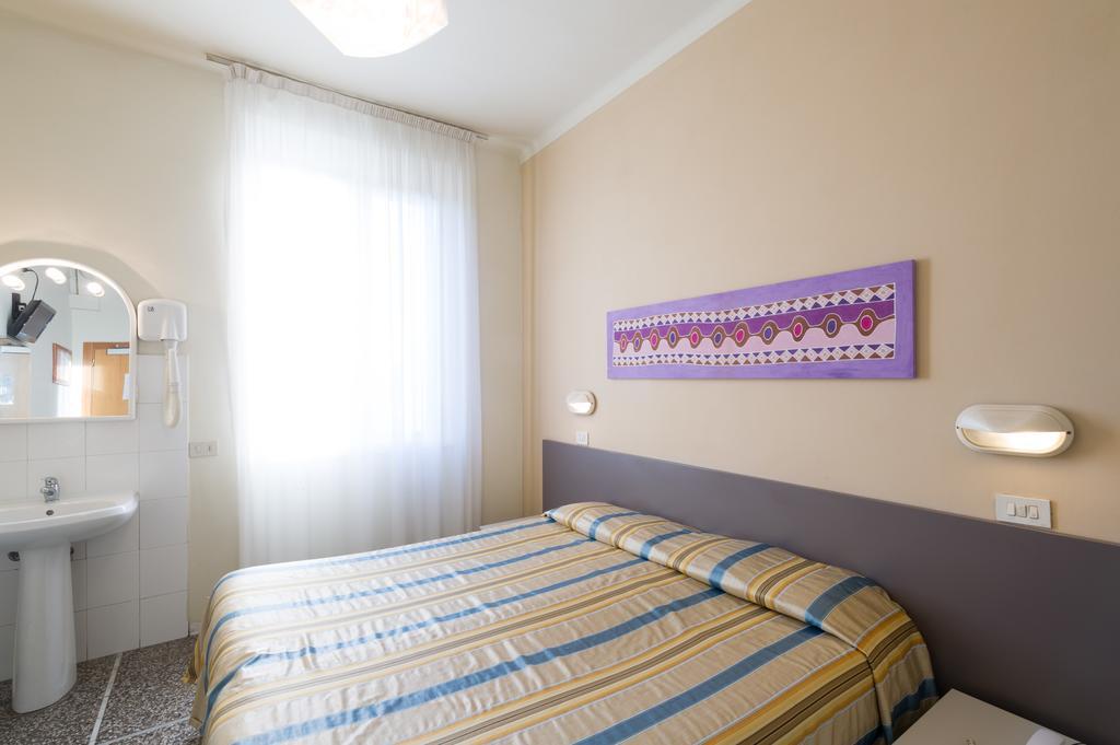Hotel Moderno Pisa Kültér fotó