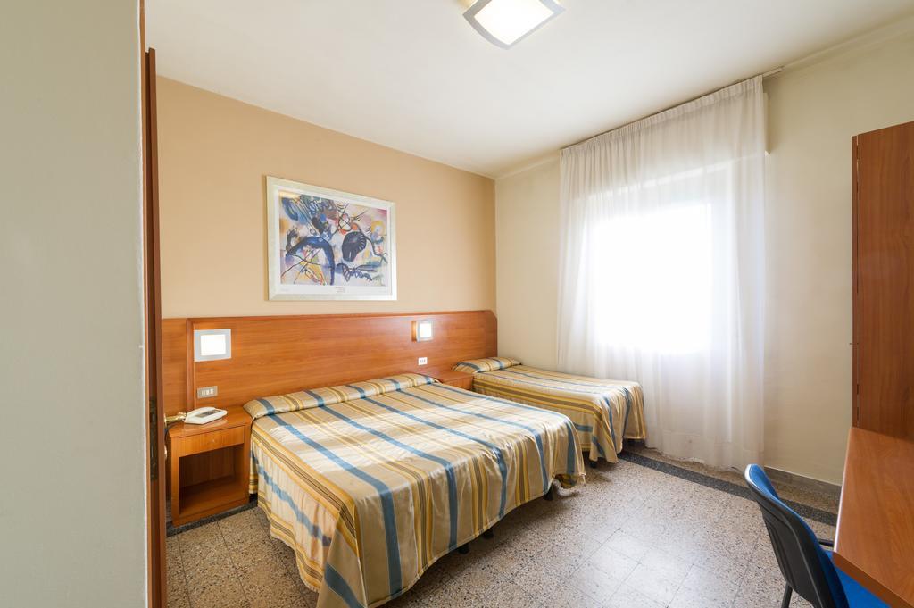 Hotel Moderno Pisa Kültér fotó