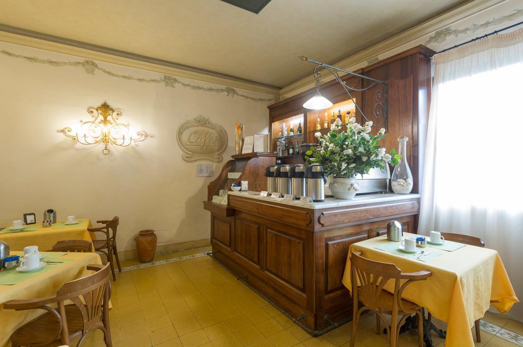 Hotel Moderno Pisa Kültér fotó