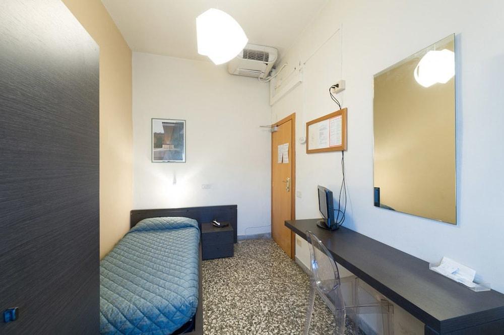 Hotel Moderno Pisa Kültér fotó