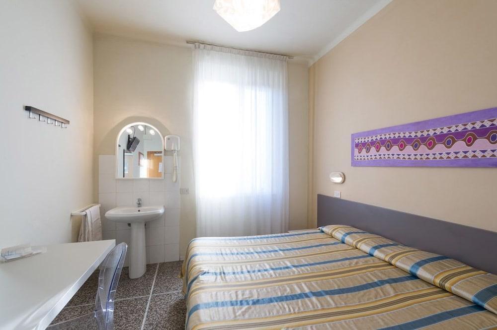 Hotel Moderno Pisa Kültér fotó