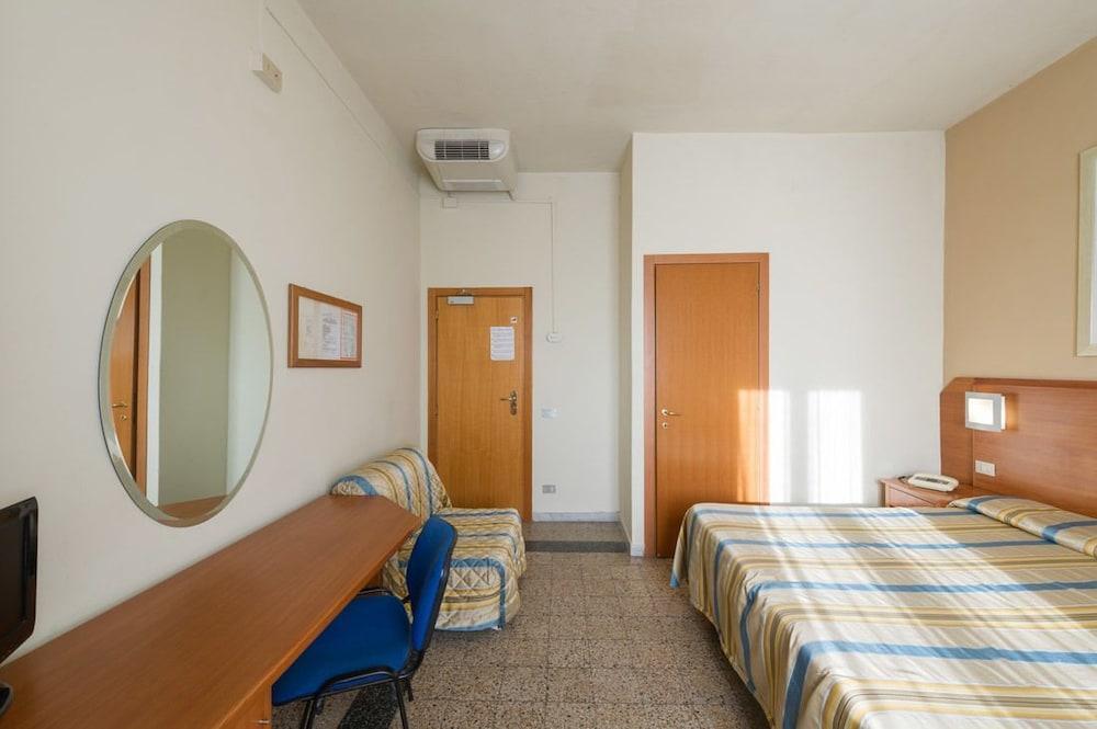 Hotel Moderno Pisa Kültér fotó