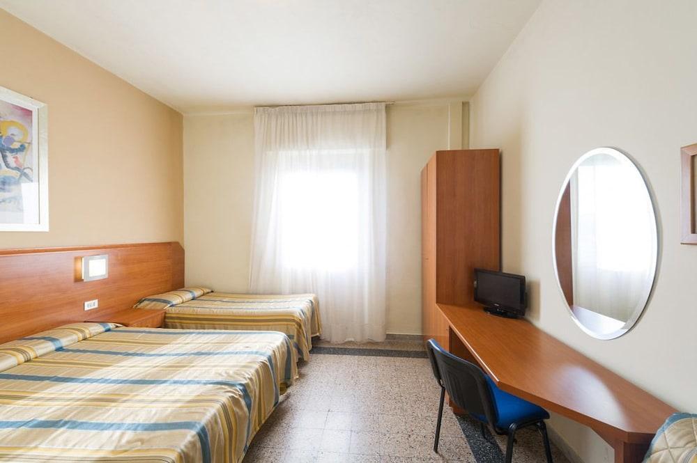 Hotel Moderno Pisa Kültér fotó