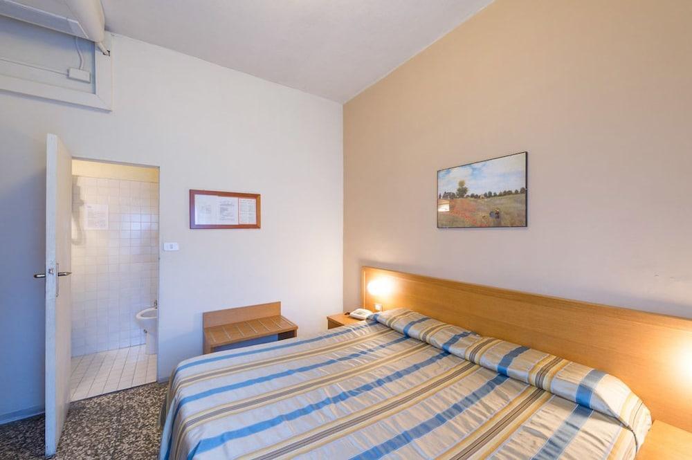 Hotel Moderno Pisa Kültér fotó