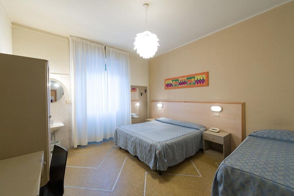 Hotel Moderno Pisa Kültér fotó