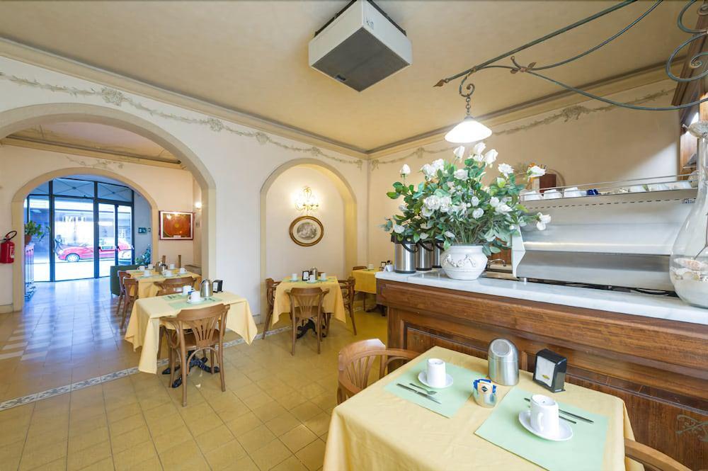 Hotel Moderno Pisa Kültér fotó