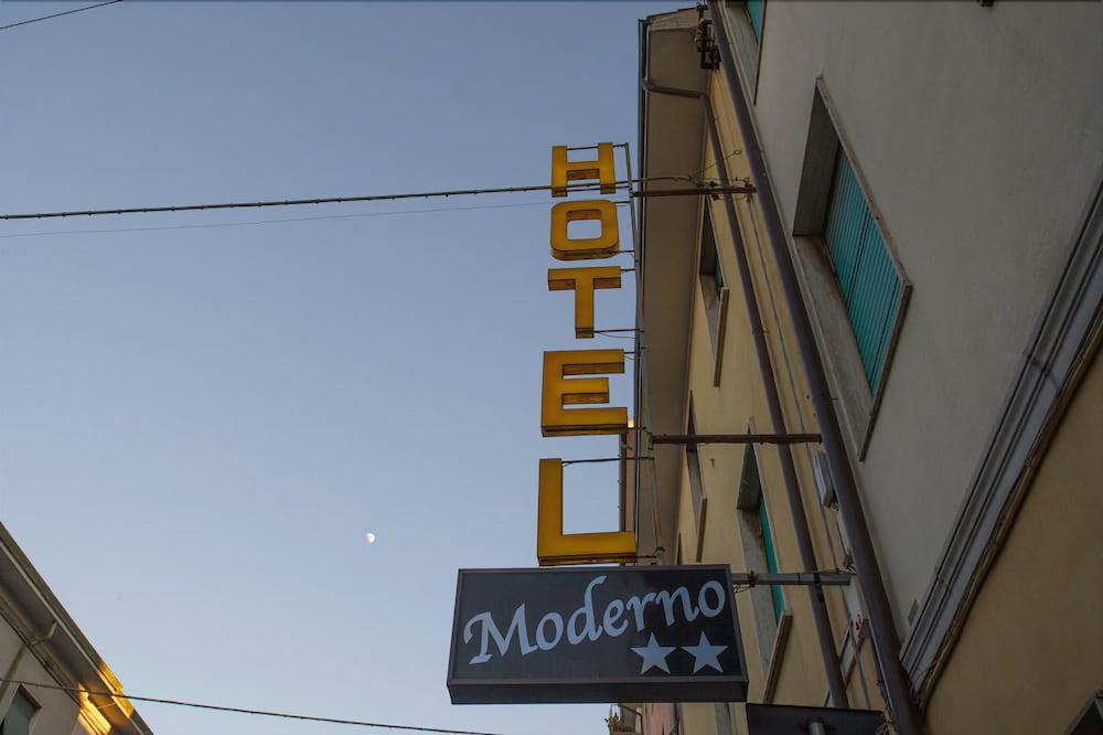 Hotel Moderno Pisa Kültér fotó